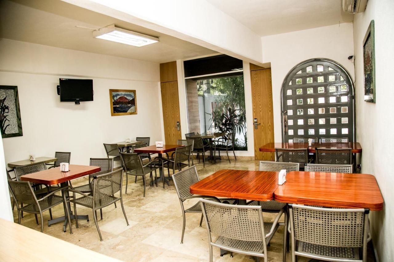 Booking Dioh Monterrey Zewnętrze zdjęcie